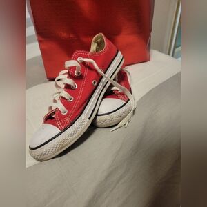 Converse red
